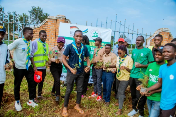 Students and staff planting trees at UR-Rukara Campus during the Igiti Cyange Umurage Wange campaign